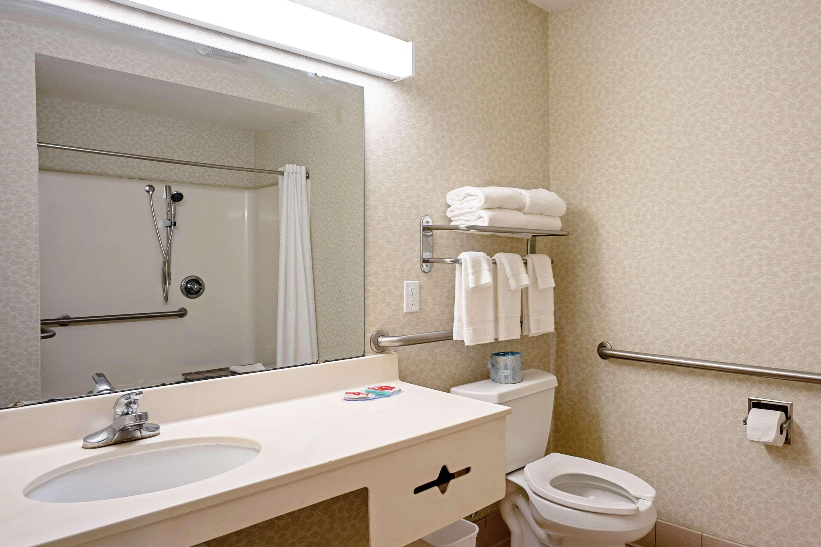 Quality Inn Frontier At Us Hwy 30 Clinton Exterior foto