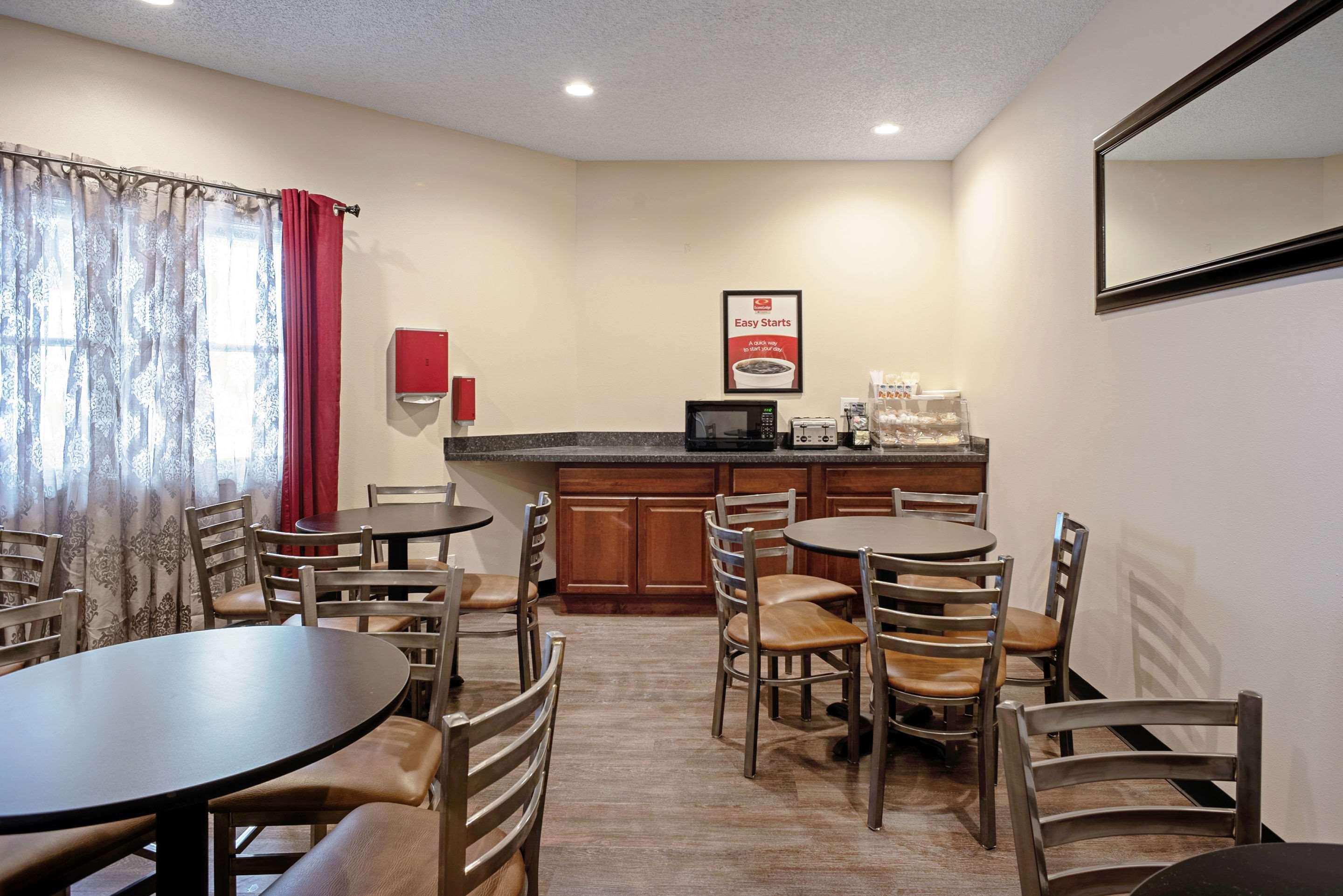 Quality Inn Frontier At Us Hwy 30 Clinton Exterior foto